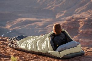 چگونه یک کیسه‌خواب مناسب شرایط آب‌وهوایی انتخاب کن